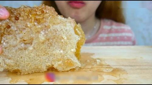 吃蜂巢蜜视频,跟随视频探索天然蜜源的秘密