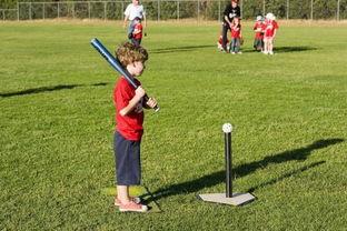 垒球怎么扔的远视频