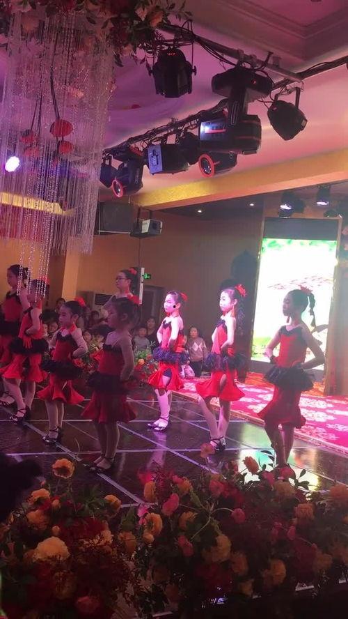 拉丁舞视频表演,激情四溢！拉丁舞视频表演魅力瞬间