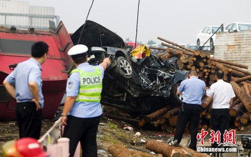 浙大副校长吴平车祸视频,事故瞬间惊心动魄