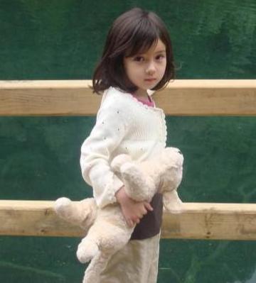 小萝莉脱内内视频,引发网友热议