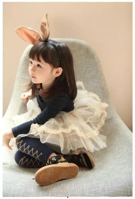 小萝莉脱内内视频,引发网友热议