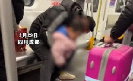 宝宝尿尿视频